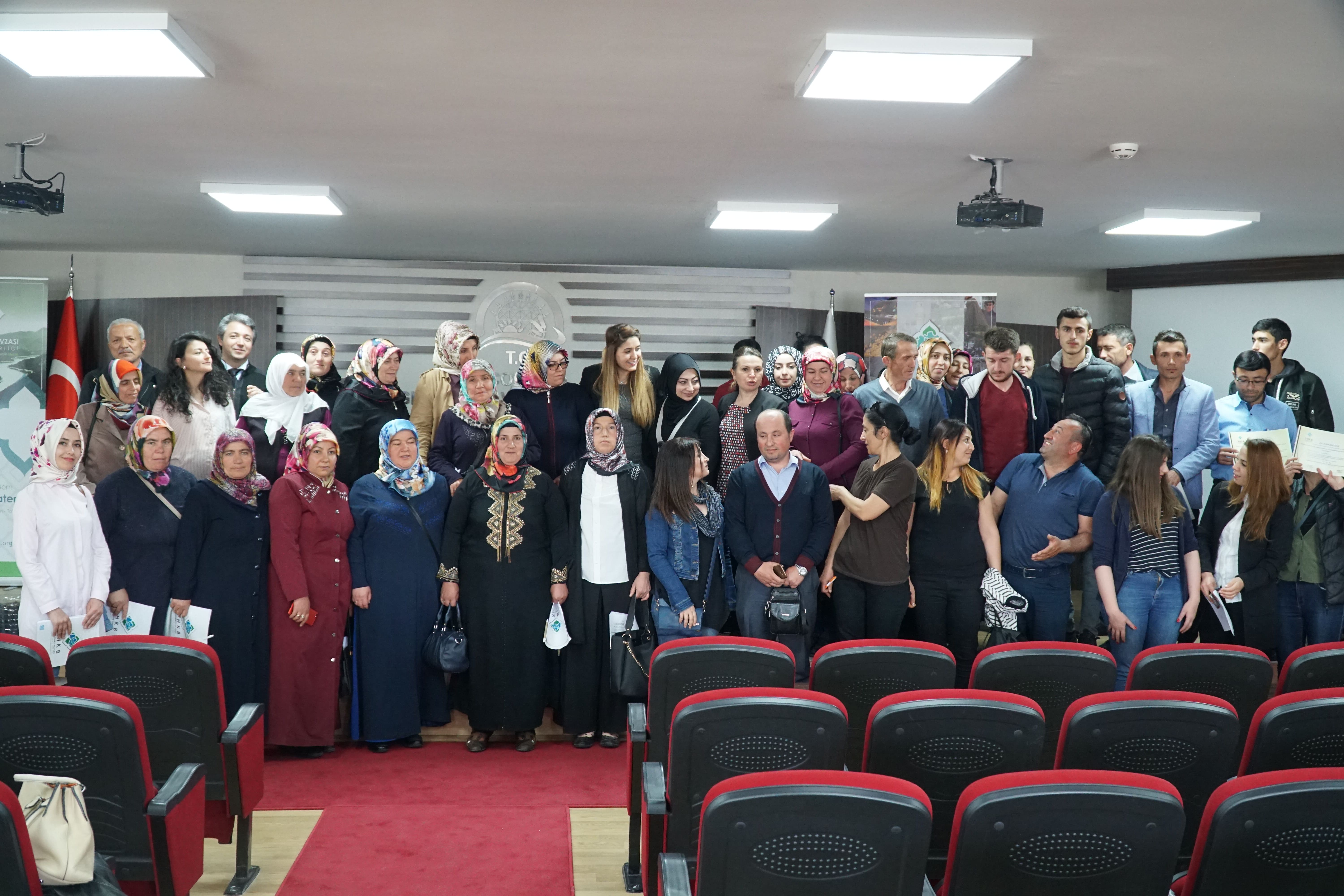 TR83 Bölgesi Çiftçilerine Yönelik Kompost ve Solucan Gübresi Eğitimleri Sürüyor